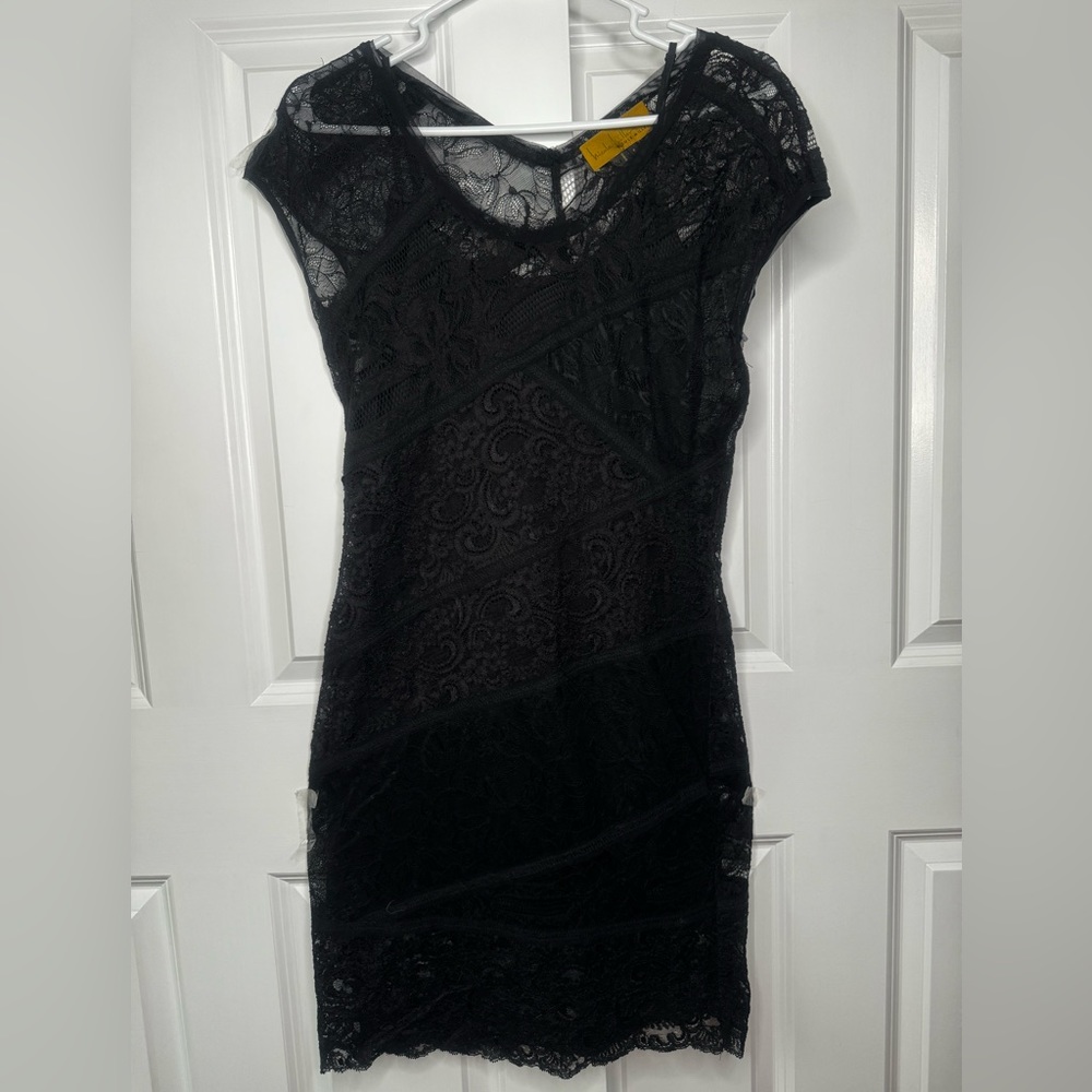Saks Nicole Miller Black stretch bodycon Lace dress with slip S Retail $300+